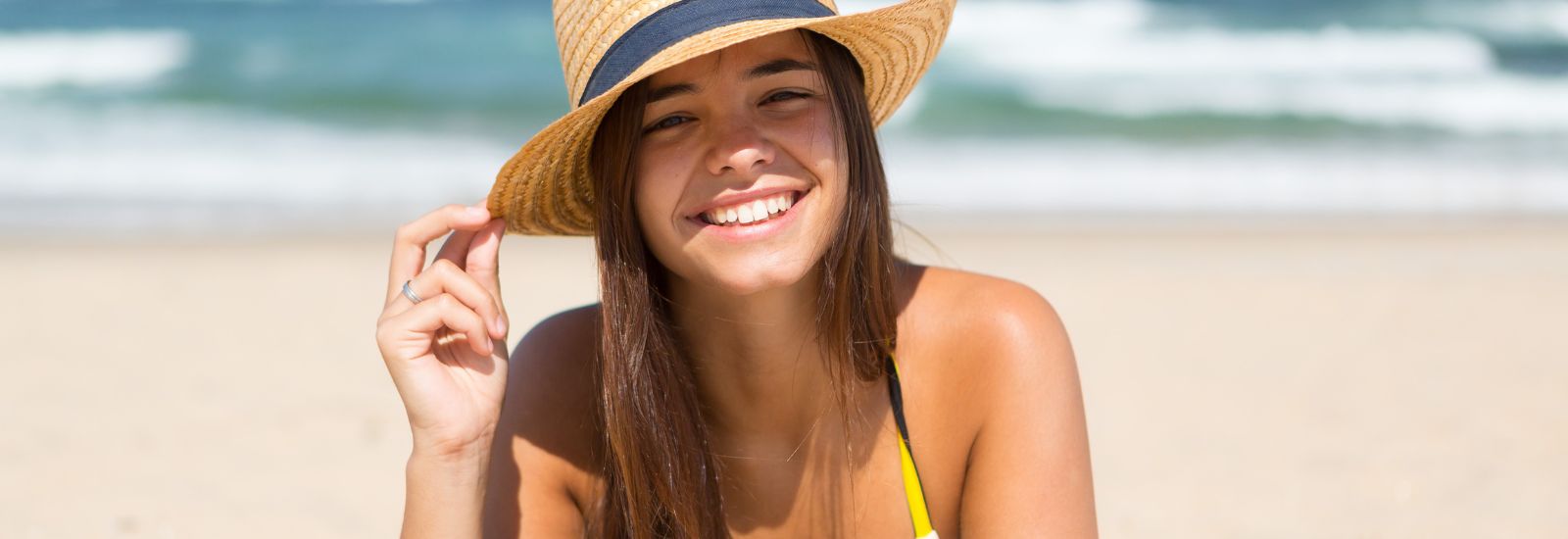 Beautiful girl smiling in a beach